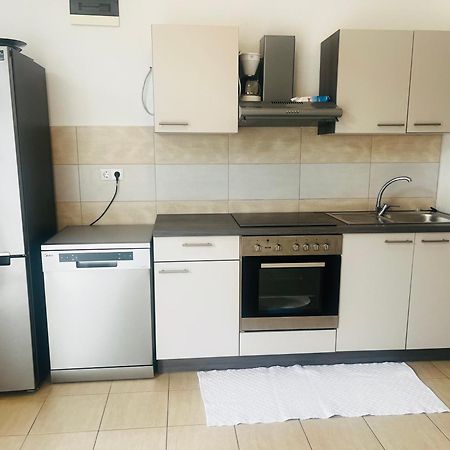 Orange Tree Garden Apartment โตรกีร์ ภายนอก รูปภาพ